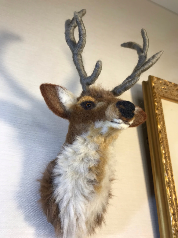 鹿のオブジェ(羊毛フェルトの鹿のトロフィー) 羊毛フェルト