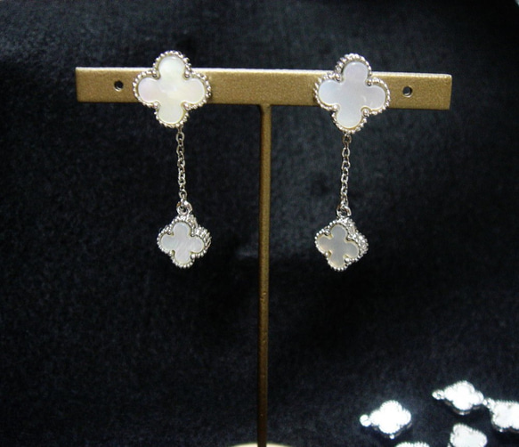 スタージュエリー　白蝶貝　ピアス 三日月 白蝶貝 ピアス 遮断式タイプ1ペア 両耳分 K18 K10対応