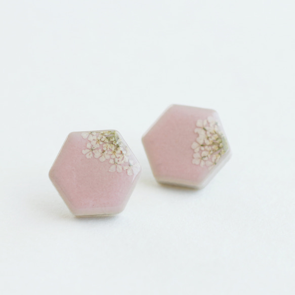 美濃燒櫻桃色瓷磚和蕾絲花朵穿孔/耳環 第1張的照片