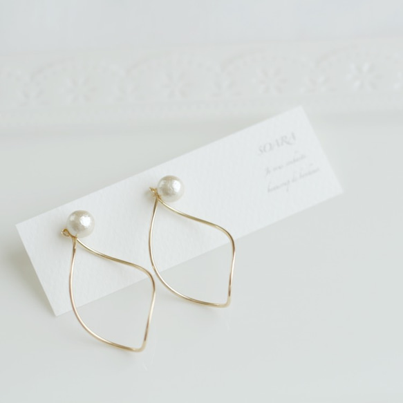 簡單的圈形和棉質珍珠耳環/耳環 第3張的照片