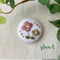 〚ニル〛刺繍ブローチ　３点 三色の花刺繍ブローチ ブローチ gleen-t 通販 7945677｜Creema