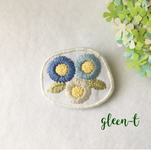 三色の花刺繍ブローチ ブローチ gleen-t 通販 7945677｜Creema