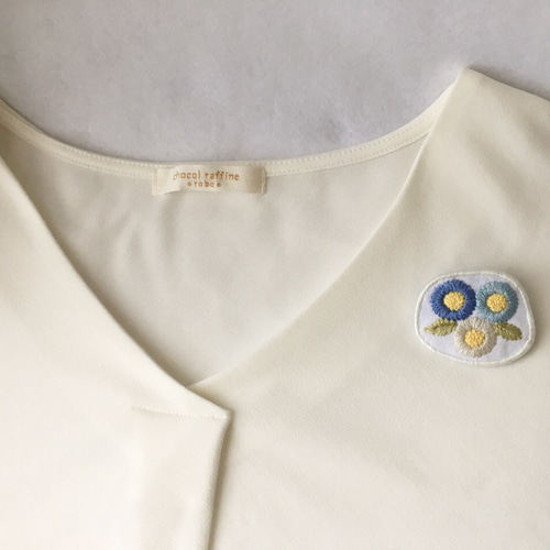 三色の花刺繍ブローチ ブローチ gleen-t 通販 7945677｜Creema