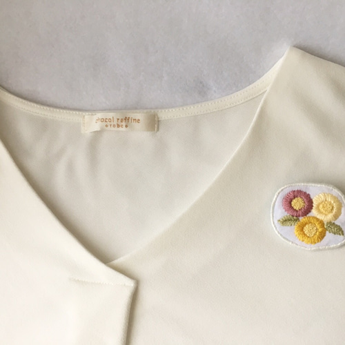 〚ニル〛刺繍ブローチ　３点 三色の花刺繍ブローチ ブローチ gleen-t 通販 7945691｜Creema