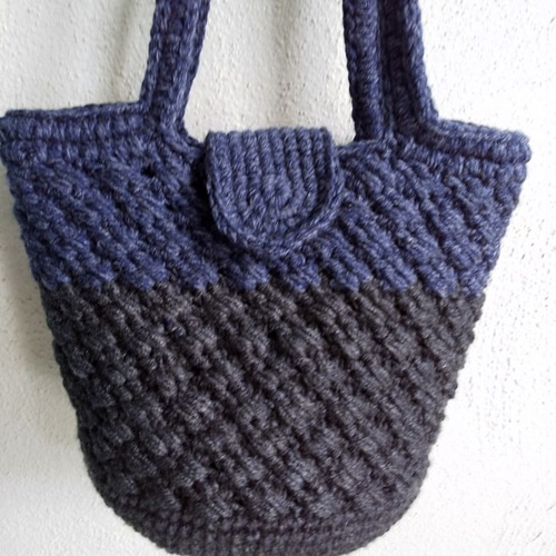 感謝セール品】模様編みダークネイビーとネイビーブルー毛糸のかご