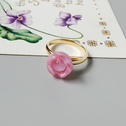 ドイツ ヴィンテージ ガラスボタン フラワー ピンク 指輪 リング アンティーク 花 3枚目の画像