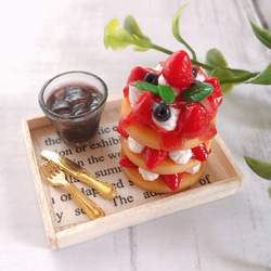 ミニチュア イチゴのパンケーキ 1枚目の画像