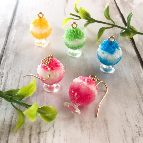 かき氷 ピアス ミニチュア 苺 夏アクセ 可愛い いちごのピアス