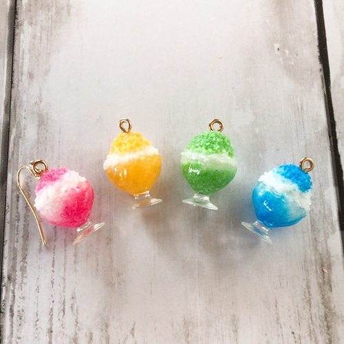 かき氷　ピアス　ミニチュア　苺　夏アクセ　可愛い ☆ミニチュア かき氷ピアス☆ ピアス（フック・チェーン） mi