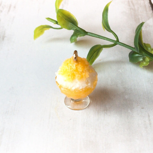 かき氷　ピアス　ミニチュア　苺　夏アクセ　可愛い ☆ミニチュア かき氷ピアス☆ ピアス（フック・チェーン） mi