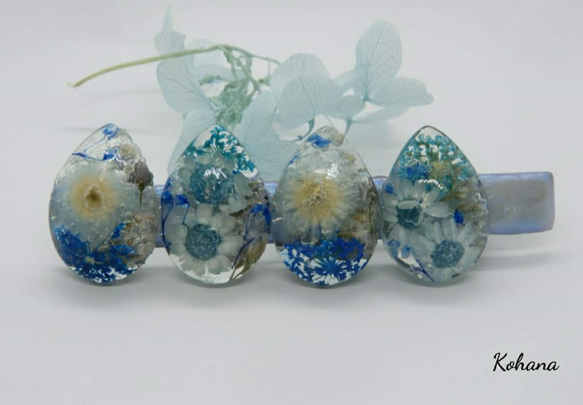 青い花畑のヘアクリップ 3枚目の画像