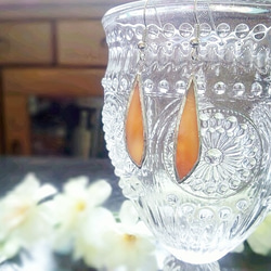 ステンドグラス　オレンジの花びらピアス 2枚目の画像