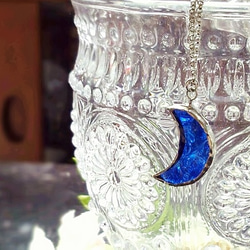 ステンドグラス　月のネックレス～ロイヤルブルー～ 5枚目の画像