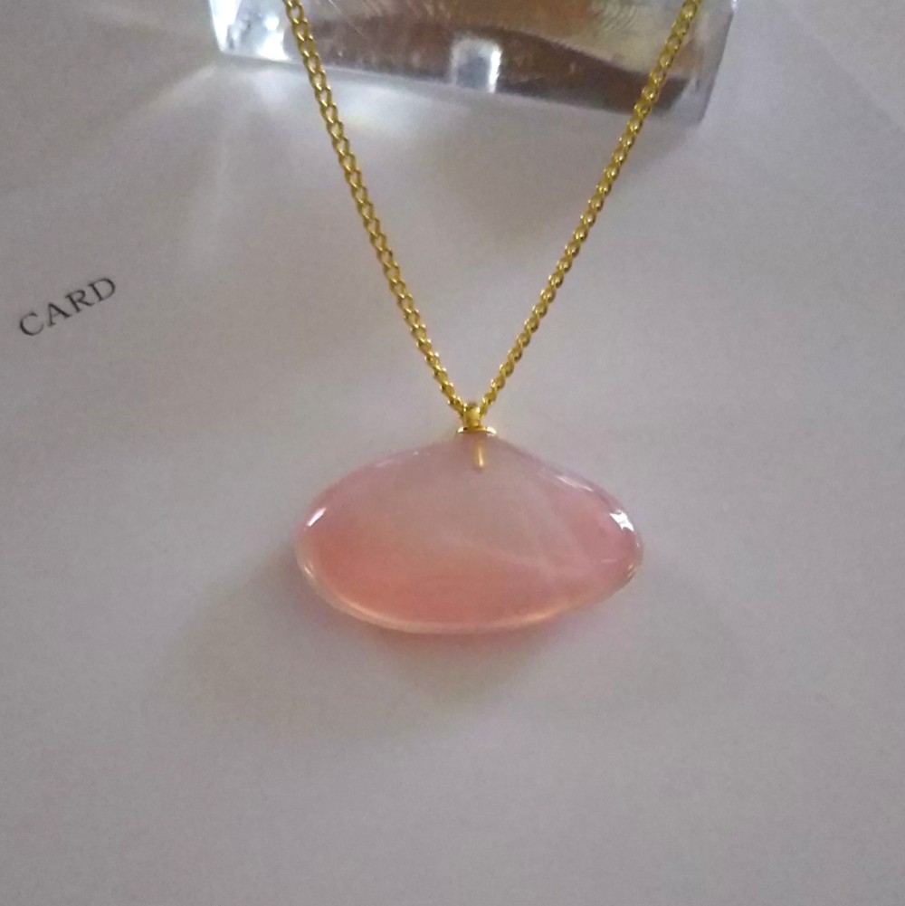 桜貝ネックレス 天然の桜貝をアクセサリーにしました。 ネックレス