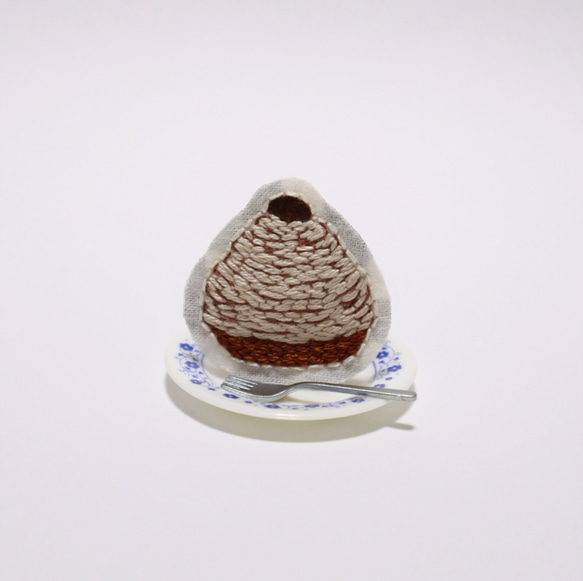 モンブランの刺繍ブローチ ブローチ m_shishuu 通販 12831981｜Creema