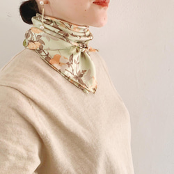 フランス製ヴィンテージ生地のシルクスカーフ（Rose Ivy - LindenGreen ）カレ 2枚目の画像