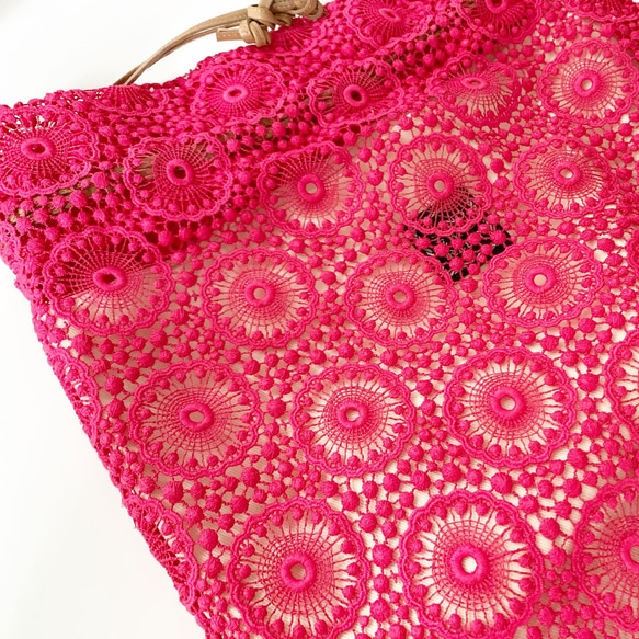 オーストリア製ヴィンテージレース編みドローストリングバッグ（PINK）：巾着バッグ 5枚目の画像