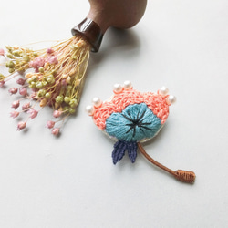 | 茷 | 刺繡茷花胸針 - 青磁萱草 第2張的照片