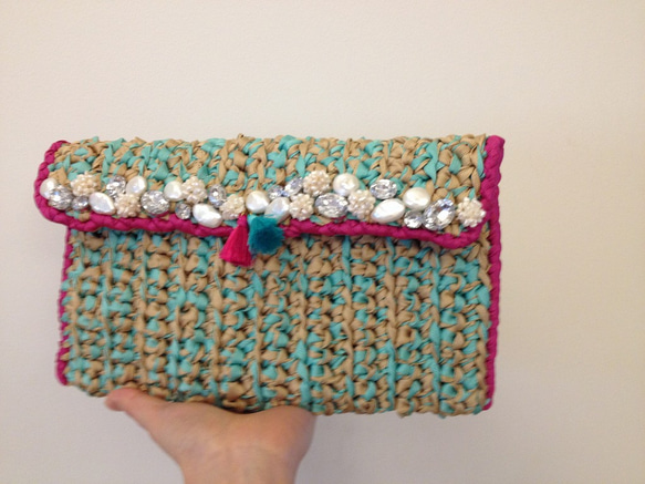 camel & mint green pearl bijoux ribbon clutch 3枚目の画像