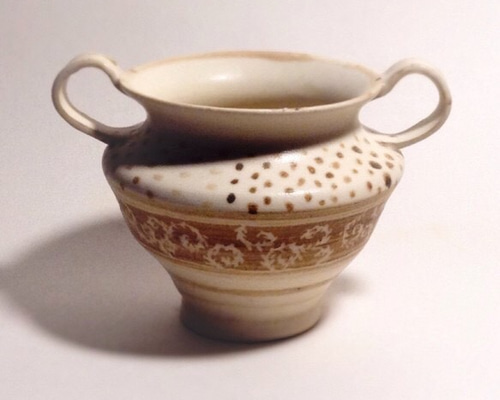 花柄陶器の壺 金色の縁取り 青と白の花柄 陶器花瓶 金縁付き - メルカリ