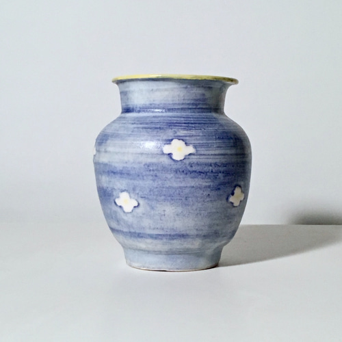青と白の花柄 陶器 一輪挿し 白と青の花柄陶器花瓶 - メルカリ