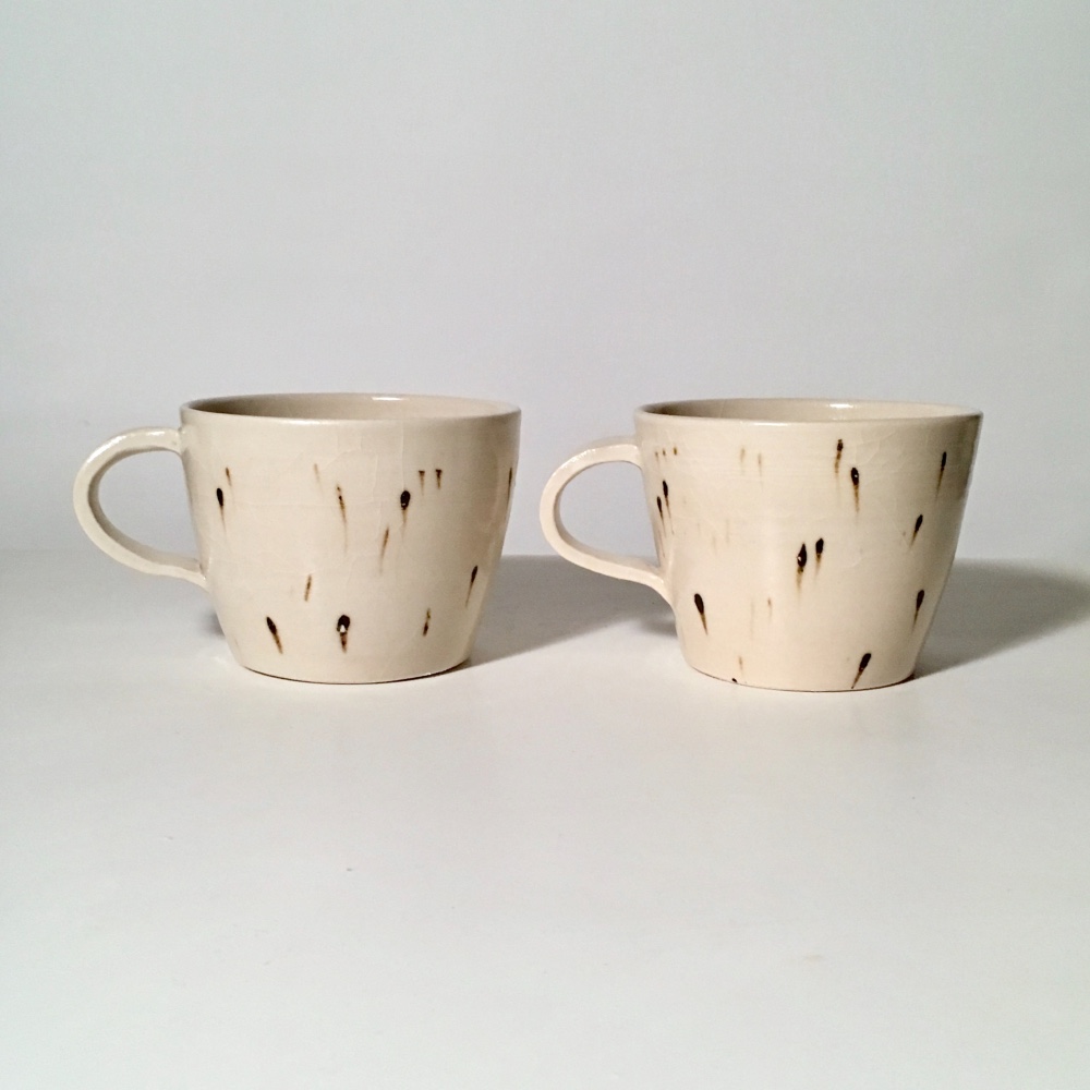 【送料無料】雨だれ模様のペアマグカップ〈象牙色〉