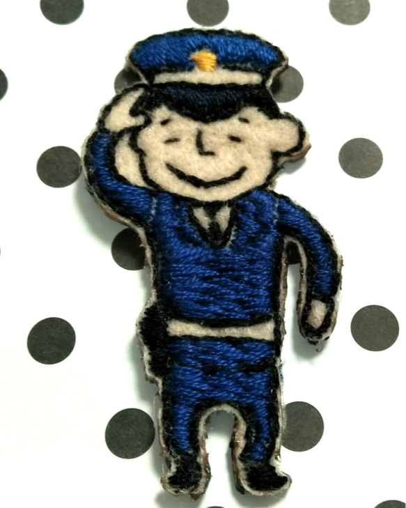 警察官とパトカー　手刺繍ワッペン 2枚目の画像