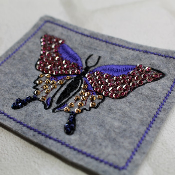 ビーズ刺繍のデザインタグ ～バタフライ～ ワッペン・アップリケ Raum