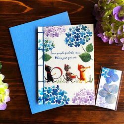 C-6.メッセージカード“こねこのマーチ［紫陽花］”草木染め糸の和綴じ 1枚目の画像