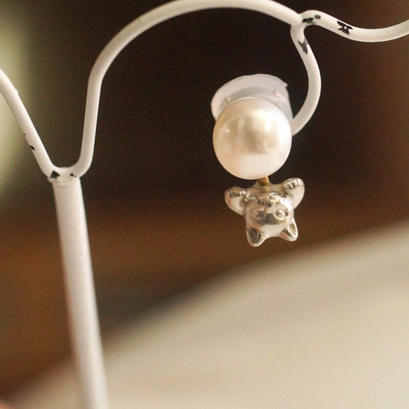 珍珠和貓咪的夾式耳環／銀 單耳 第3張的照片