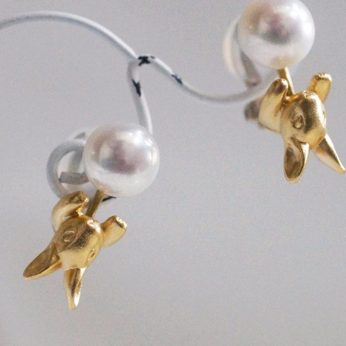 パールとうさぎのイヤリング／ゴールド 片耳