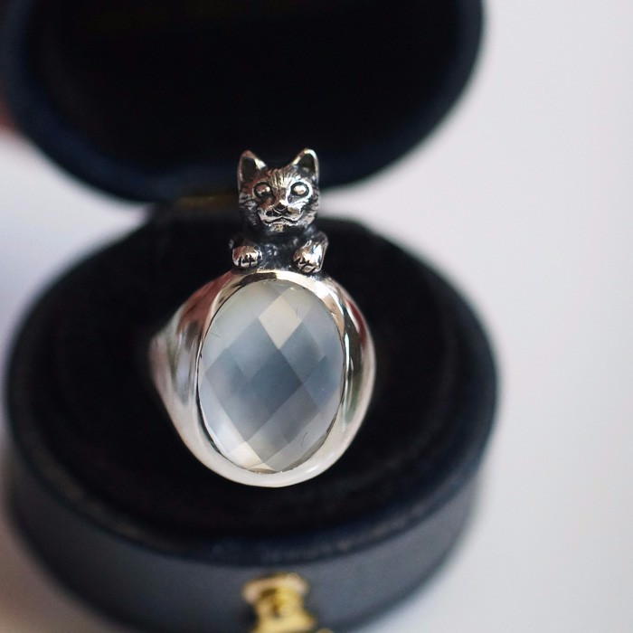 水晶と白蝶貝のいろどり猫リング