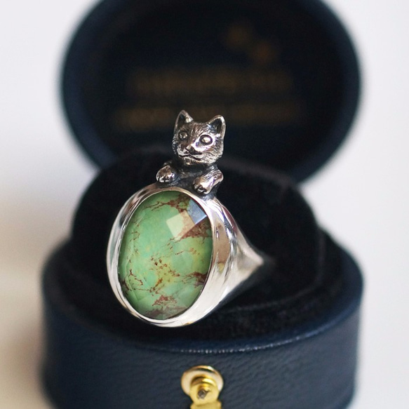 水晶和綠松石彩色貓戒指 第1張的照片