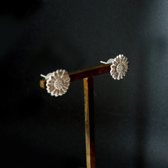 一隻小雛菊耳環（一對） 第4張的照片