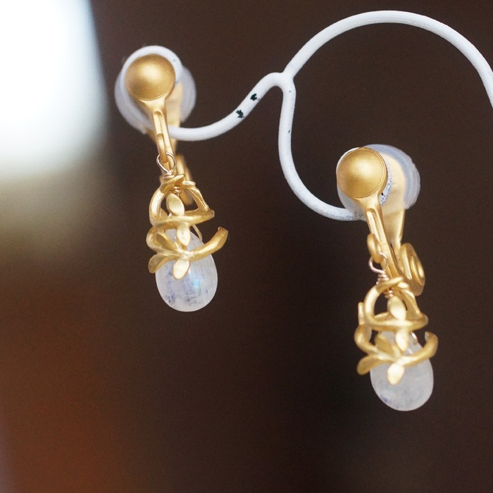 樹の雫イヤリング ムーンストーン(ペア)