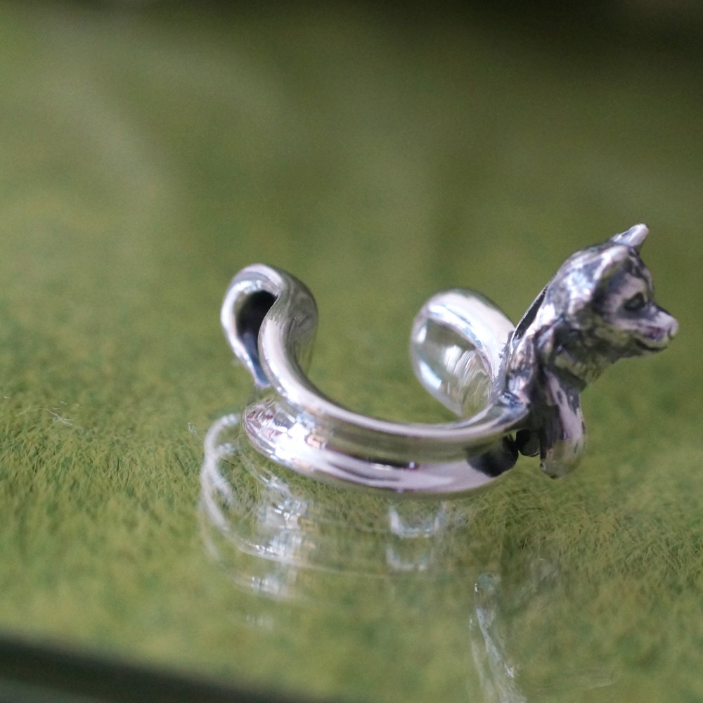 柴犬のイヤーカフ