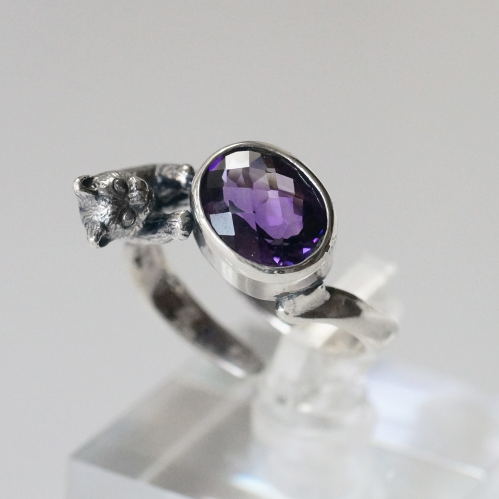 おいかけ猫リング アメジスト