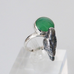 鈕扣長尾小鸚鵡和綠寶石戒指 第4張的照片