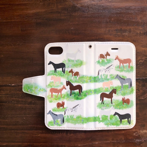 coming soon!近日入荷 「放牧」　iPhone7/8手帳型ケース　競馬　馬　かわいい　競走馬　春　　 3枚目の画像