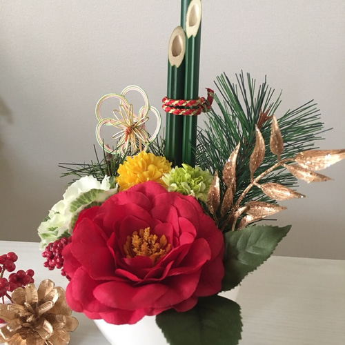 お正月飾り　赤い椿　葉牡丹　アレンジメント お正月飾り赤い椿葉牡丹アレンジメント お正月飾り ピンクの椿 葉牡丹