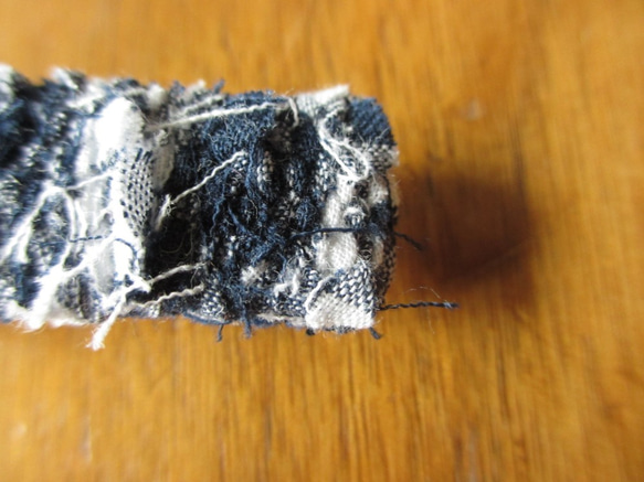 裂き織のバレッタ　mini　紺ｘ白 3枚目の画像