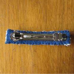 裂き織のバレッタ　mini　紺ｘ白 5枚目の画像