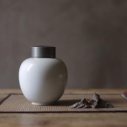 淳山堂-白磁松木柴燒茶罐 自然落灰 文創手工柴燒 第3張的照片