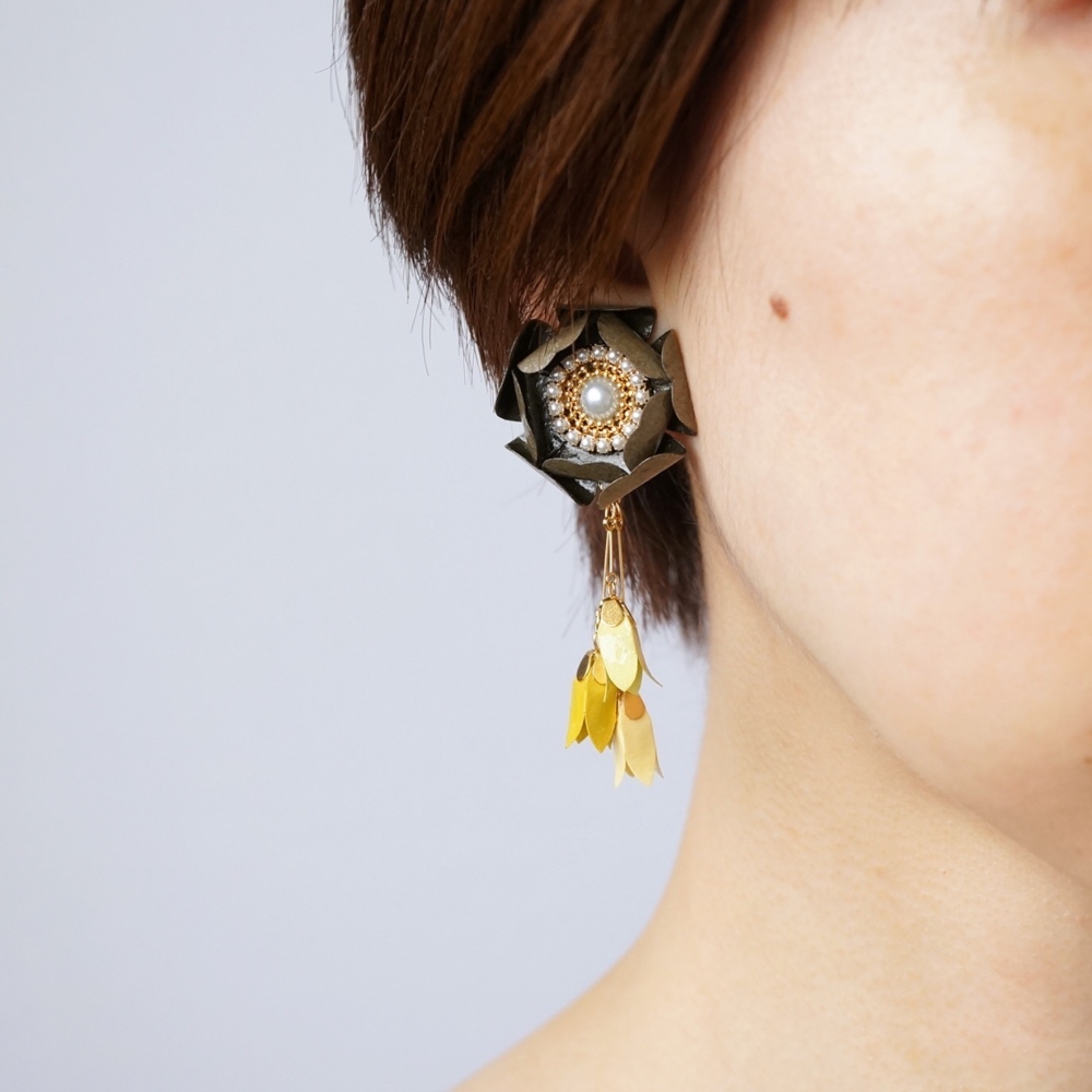 2Way『Flower Shower』紙の軽いピアス [ダークグレー*イエロー] ペーパージュエリー