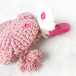 :: 寶寶系列 :: 小黏獸平安符袋(玫瑰粉) │彌月禮物、毛線娃娃、客制化 第3張的照片