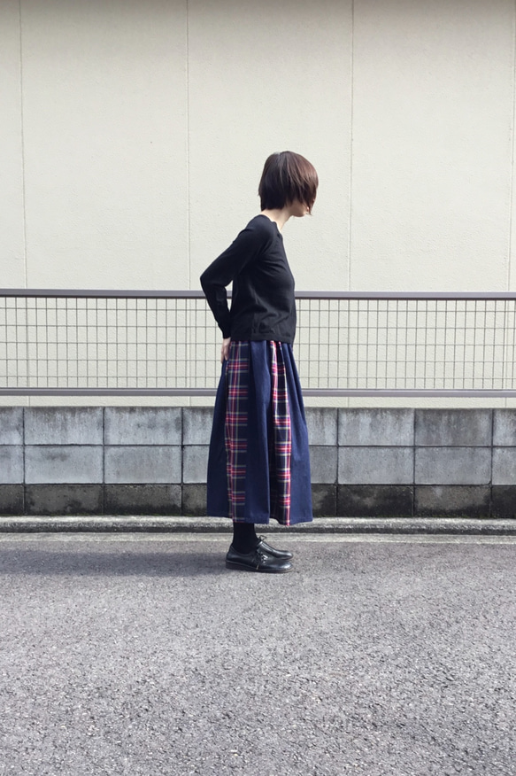 [ブルーデニム×タータンチェックのスカート 6枚目の画像