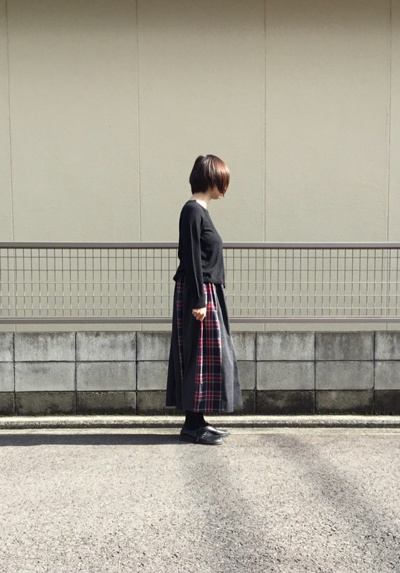 ブラックデニム×タータンチェックのスカート 5枚目の画像