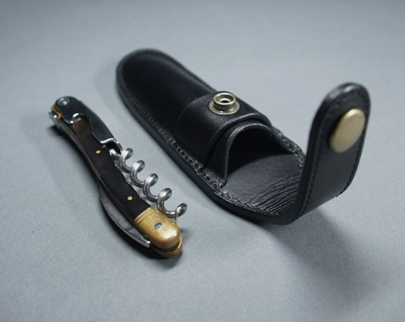 シャトーLaguiole コルヌ ソムリエナイフレザーケース付き　未使用 シャトーLaguiole コルヌ ソムリエナイフレザーケース付き 未