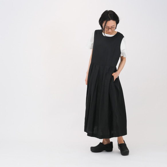 リネンのジャンパースカート　黒 2枚目の画像