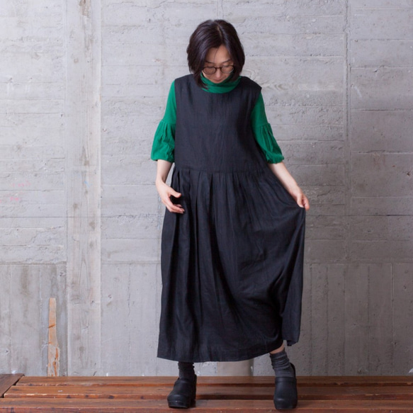 リネンのジャンパースカート　黒 9枚目の画像